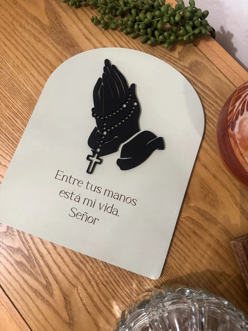 "Entre Tus Manos" Prayer-Inspired Wall Art – Faith-Focused Home Decor 1