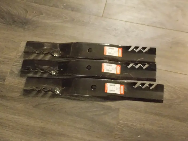 Oregon 396-771 Replacement Set Of Three 21-5/8-Inch Lawn Mower Blades 1