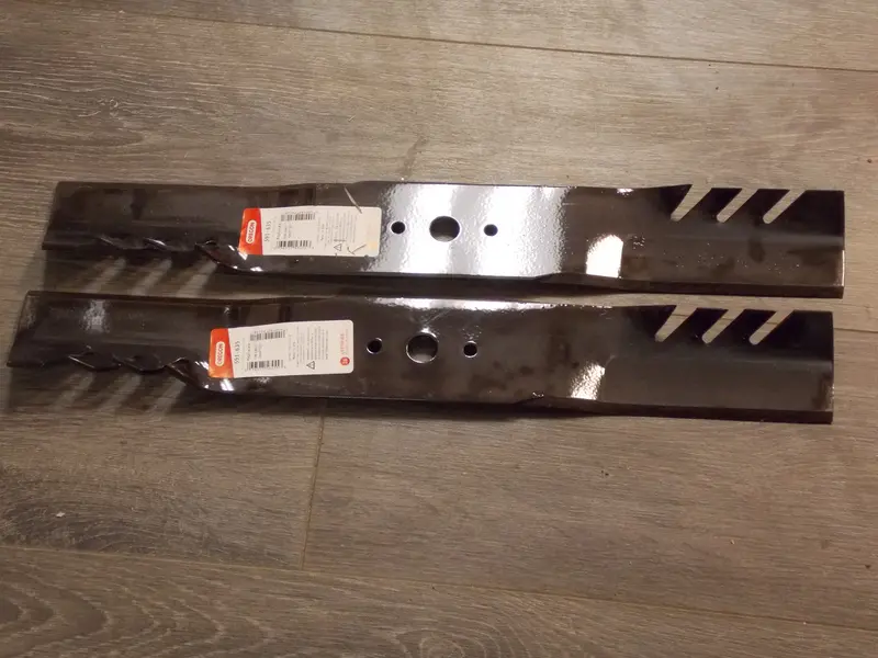 Oregon 591-635 Replacement Pair Of 21-1/8-Inch Lawn Mower Blades 1